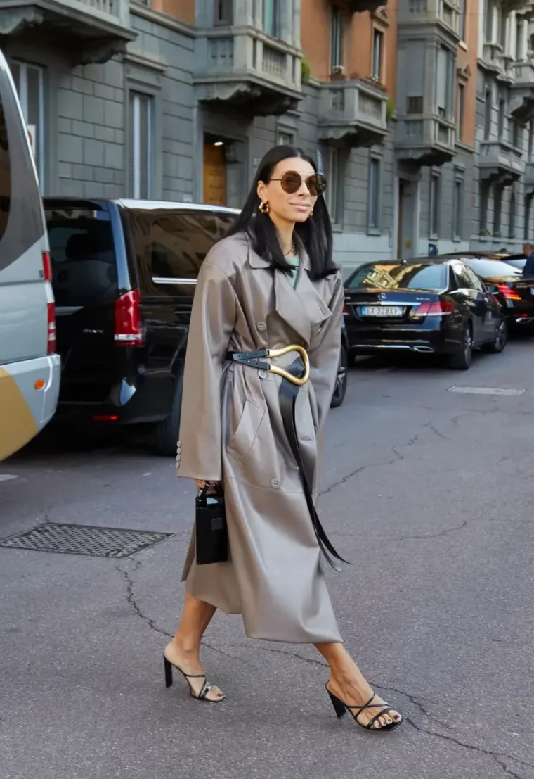 comment porter un trench femme ce printemps avec style et classe trench en satin