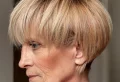 Conseils de coiffure femme 70 ans aux cheveux fins pour donner du volume sans efforts ? Les erreurs à éviter pour paraître jeune et resplendissante !