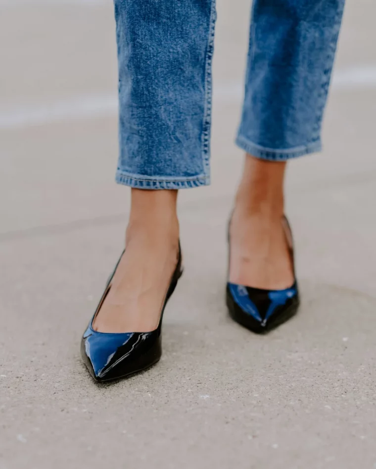 le modele verni noir avec jean blue tendance chaussures 2023