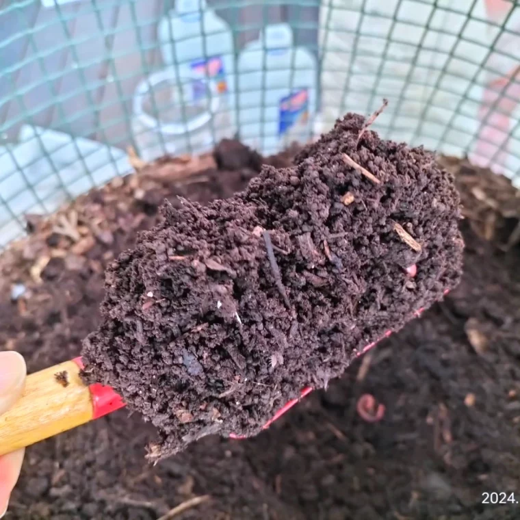 mettre des orties dans le compost