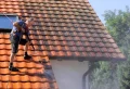 Comment fabriquer de l’anti-mousse pour toiture, murs, terrasse, béton ? Méthodes accessibles d’un artisan de démoussage