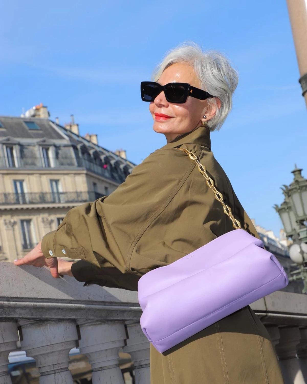 sac violet couleur tendance mode femme 60 ans
