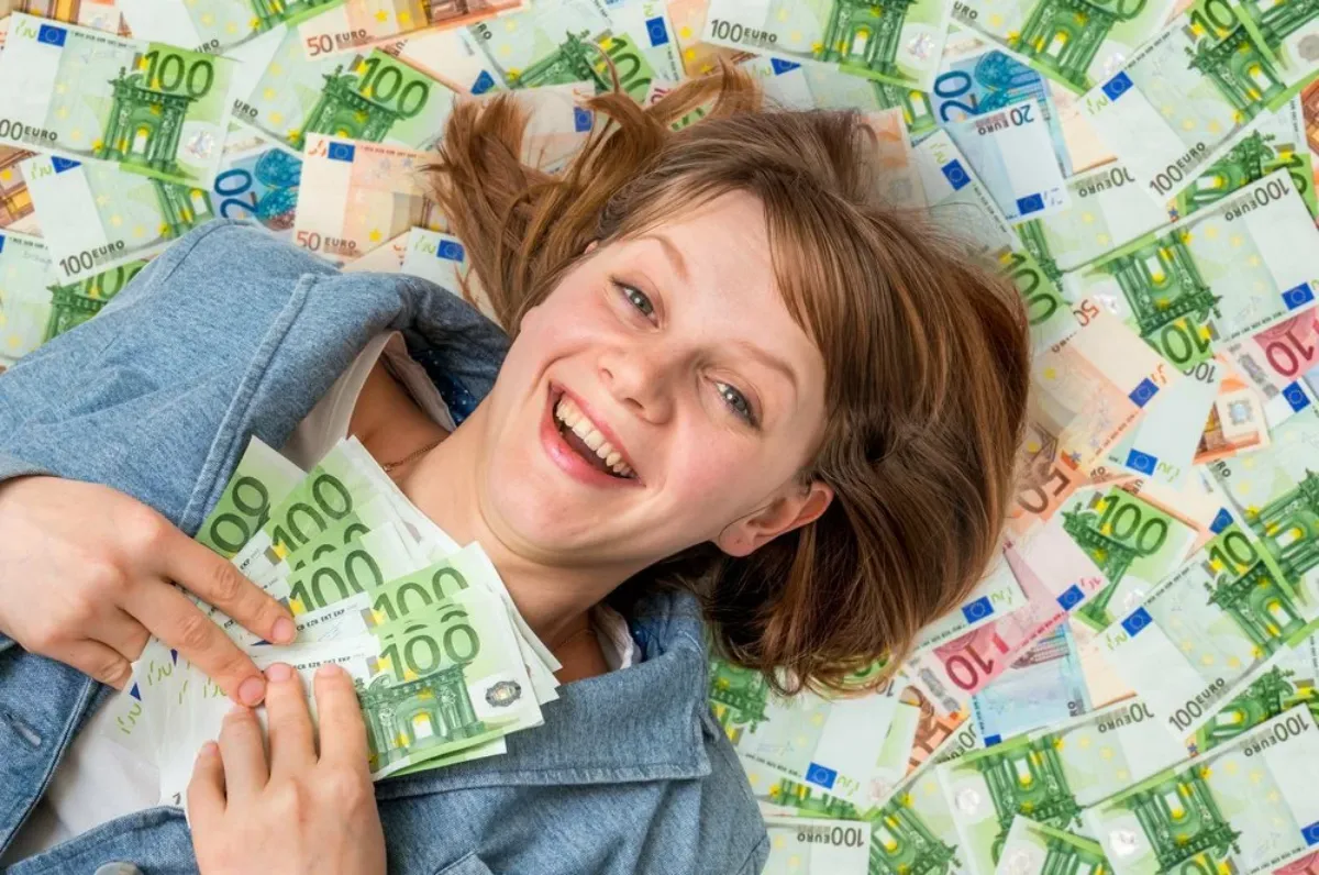 quel est le chiffre qui attire l'argent femme sur desbillets euro