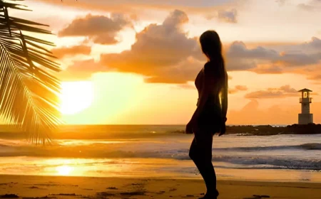 silhouette feminine a la plage sur fond du soleil couchant