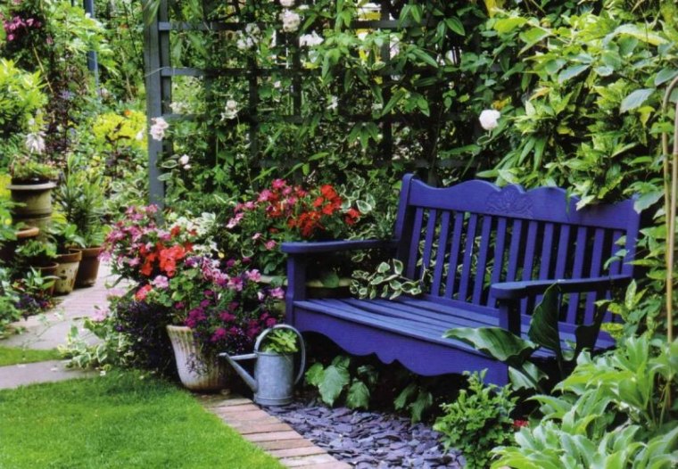 choisir son banc de jardin banc bleu aubout dun sentier