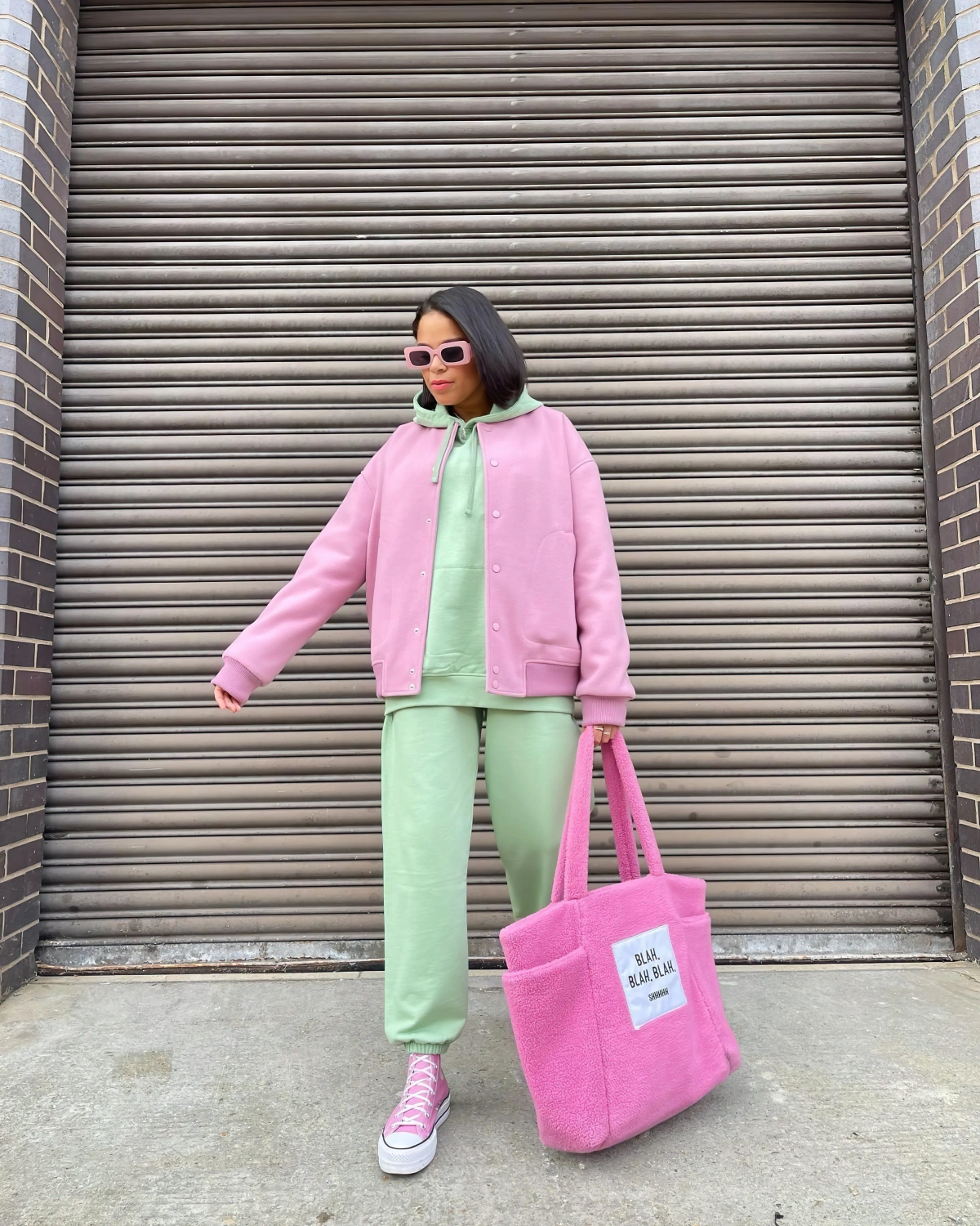 color block tenue pastel veste rose ensemble vert d eau converse rose pale