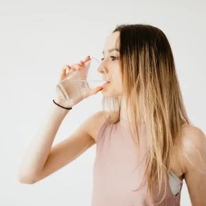 Combien de verres d'eau faut-il boire par jour et quel est l'effet sur la santé ?