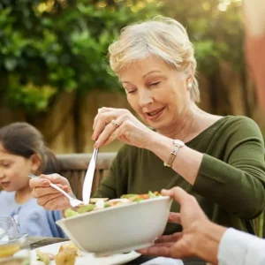 Comment bien manger après 60 ans ? Le régime alimentaire pour une longue vie en bonne santé