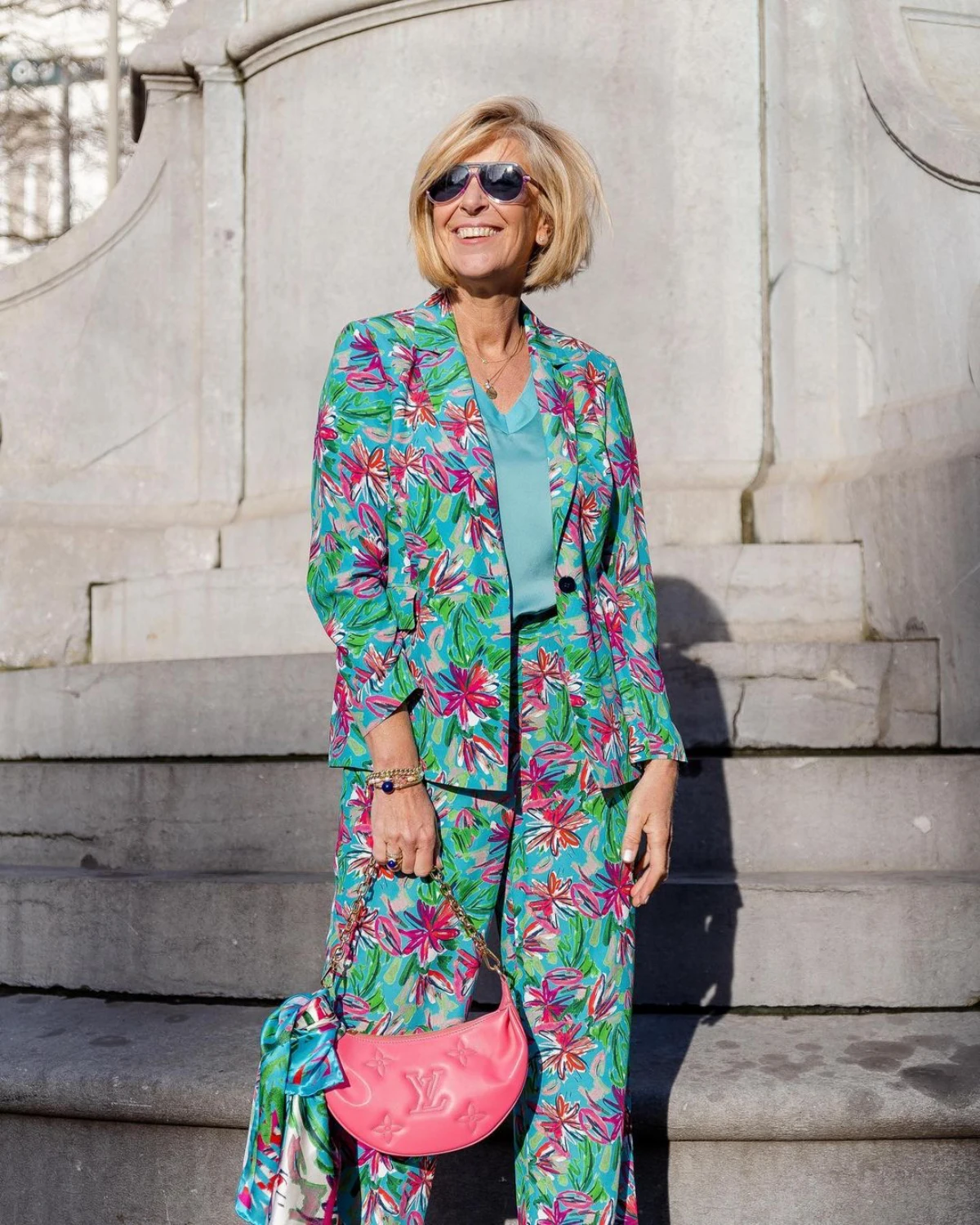 idee de look printemps 2020 femme 60 ans style boheme chic fleurs vert rose