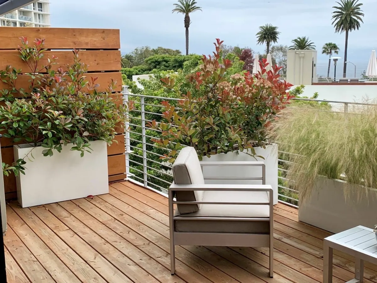 jardiniere plante brise vue terrasse bois revetement sol meubles exterieur