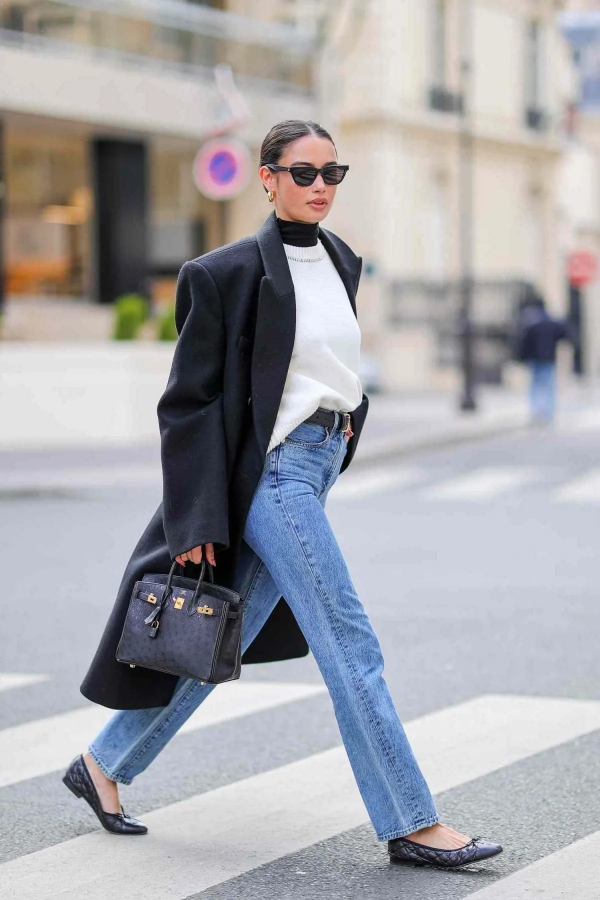 jean taille haute blouse blanche manteau noir vetements oversize
