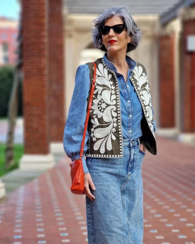 mode femme 60 ans jupe en jean total look