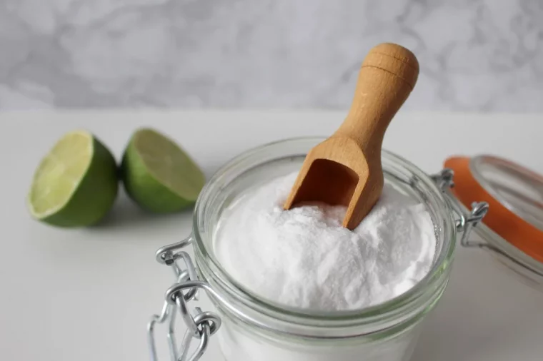 nettoyer du plastique avec du bicarbonate de soude idée entretien meubles de jardin