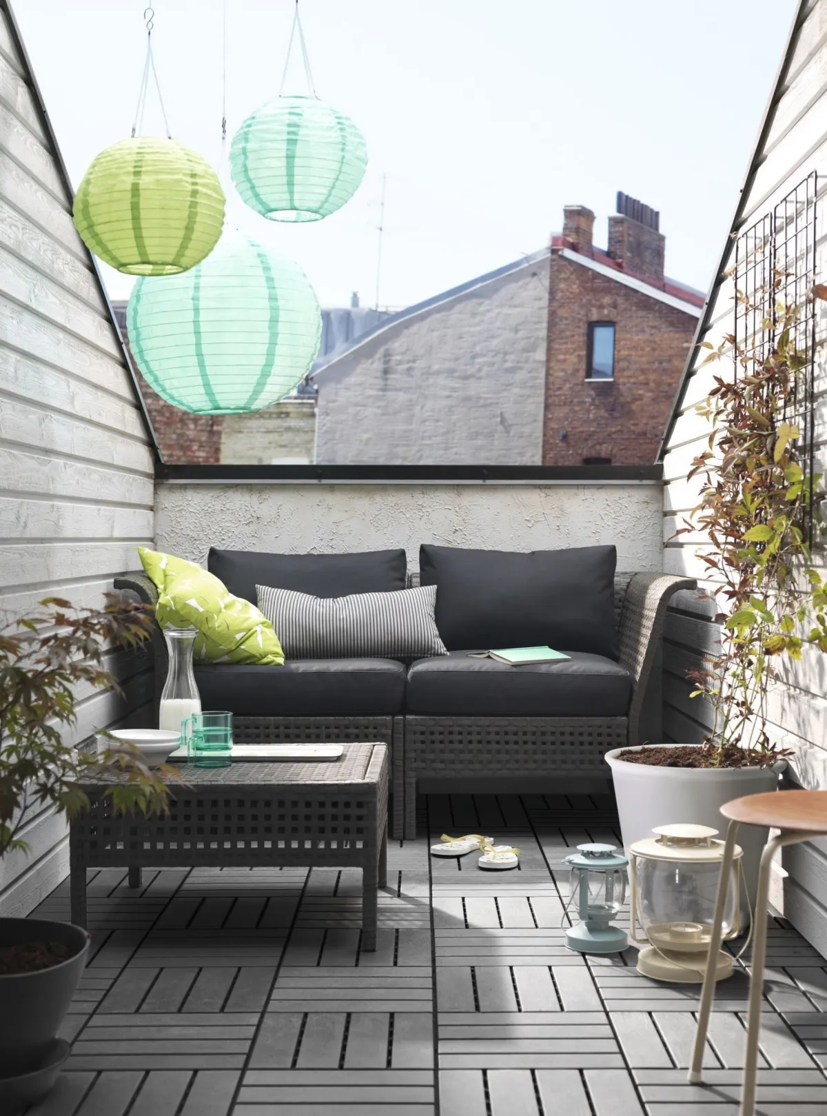 revetement sol effet beton meuble exterieur lanterne luminaire petite terrasse