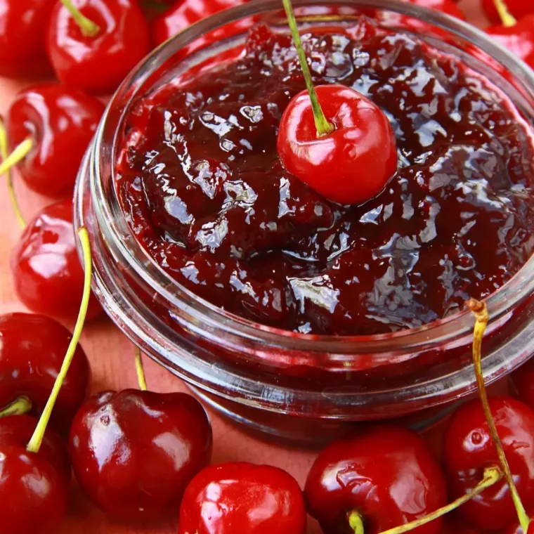 confiture de cerise dans un bocal en verre comment faire une confiture de cerise ferme