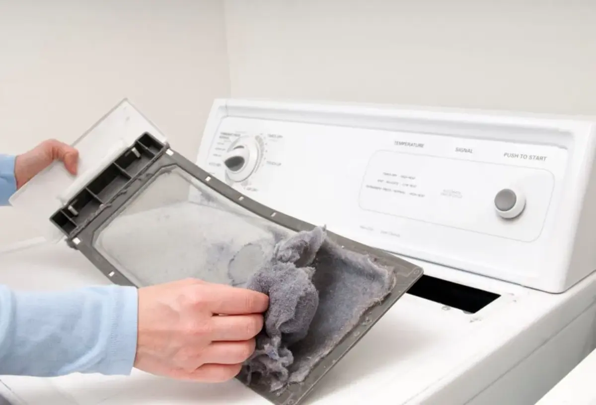 Nettoyer le filtre à peluche d'un sèche linge