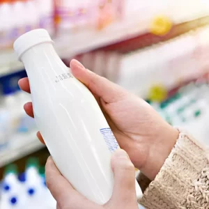 Que faire avec du lait périmé : comment l’utiliser au lieu de le gaspiller ?