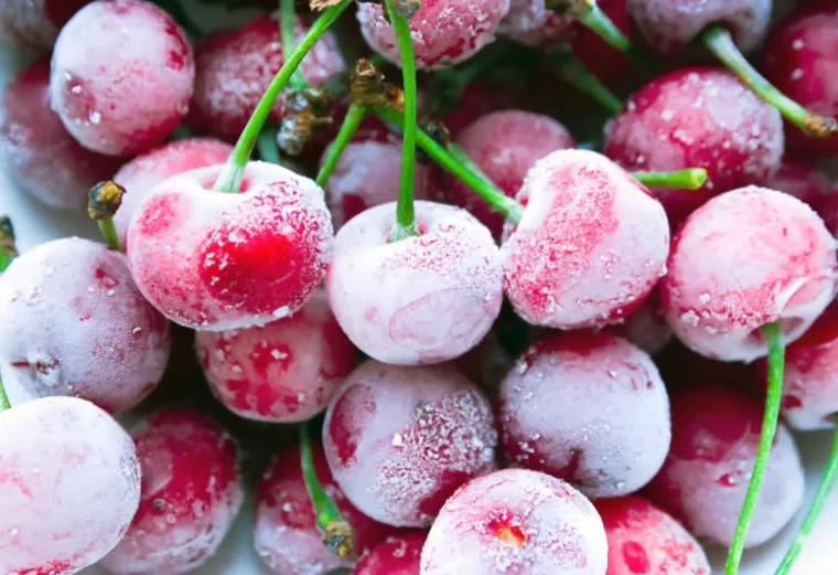 cerises entieres a queues vertes congelees