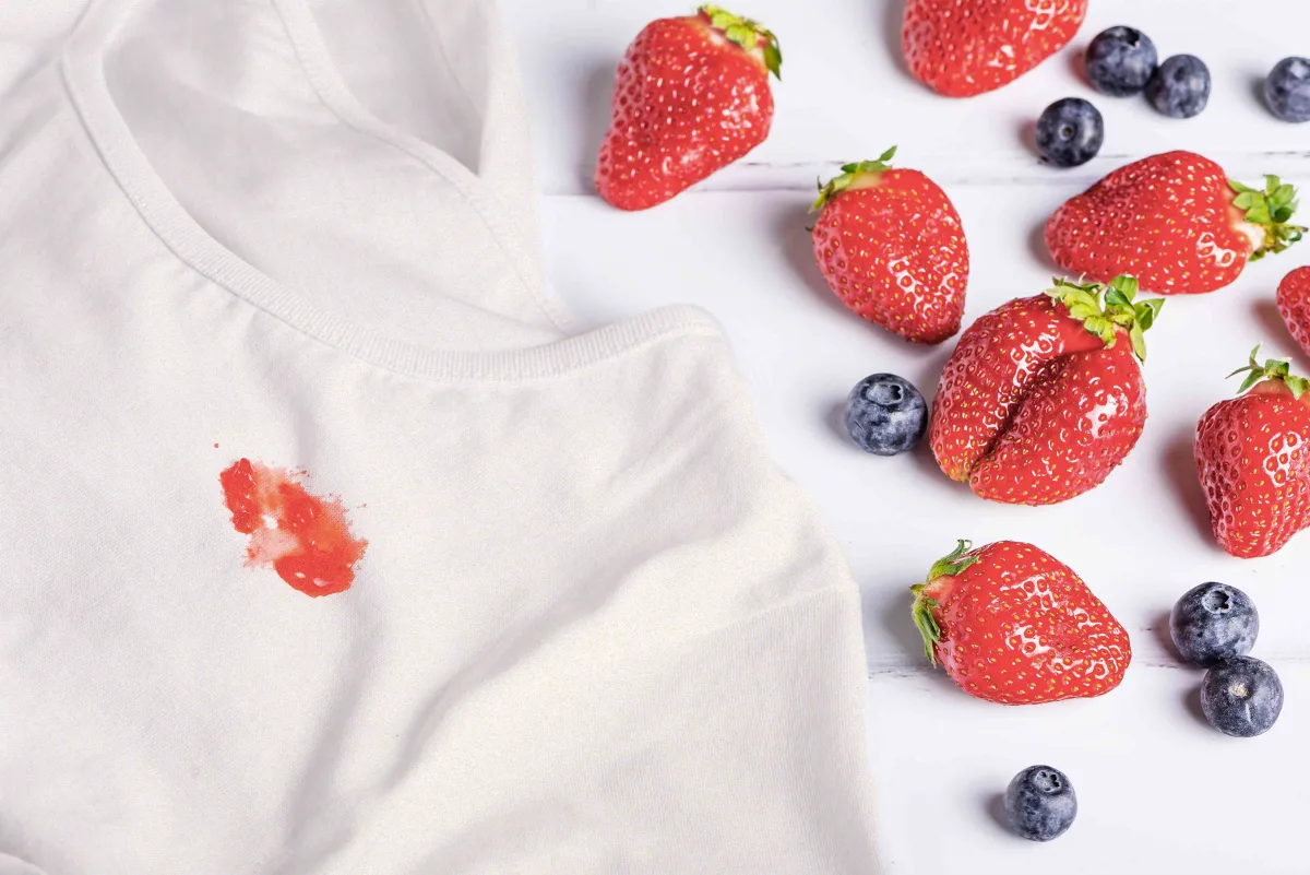 comment enlever une tache de fraise sur un tee shirt