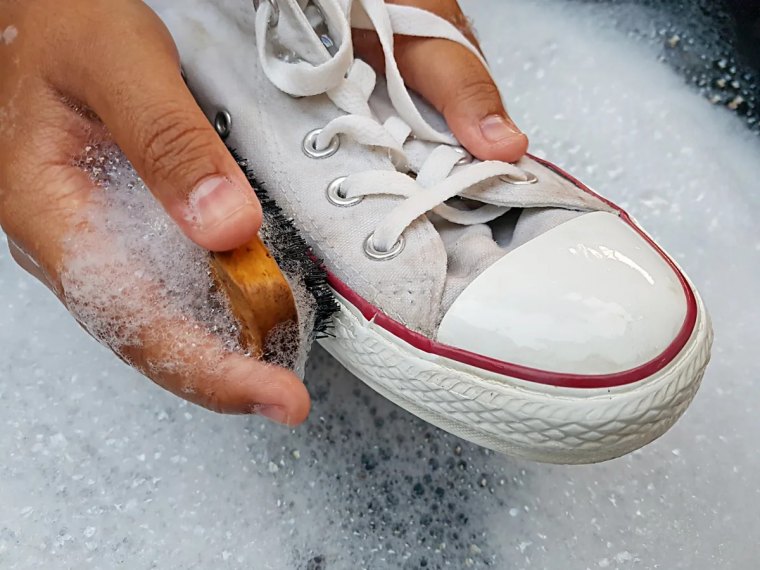 comment redonner de l eclat a ses converses blanches astuces