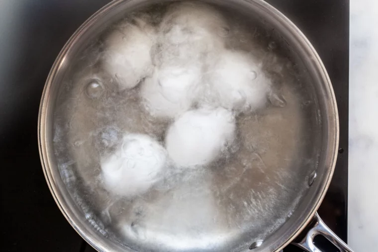 eau de cuisson d oeuf le parfait engrais pour les plantes