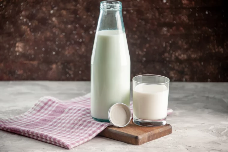 le lait est un fertilisant naturel exceptionelle bouteille en verre