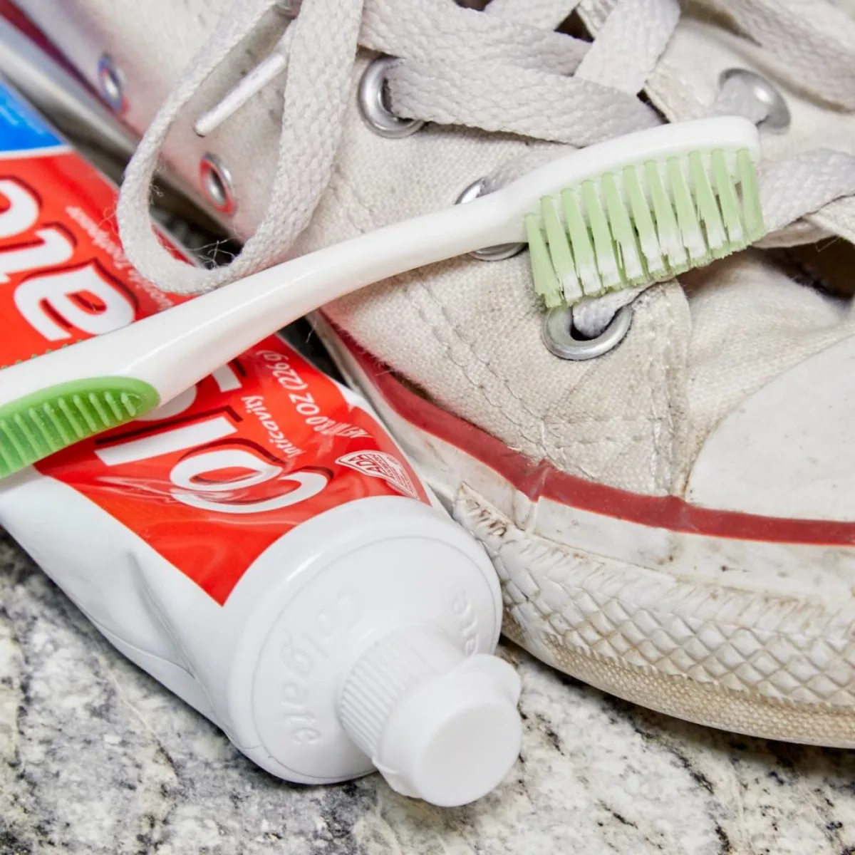 peut on nettoyer les converses blanches avec du dentifrice