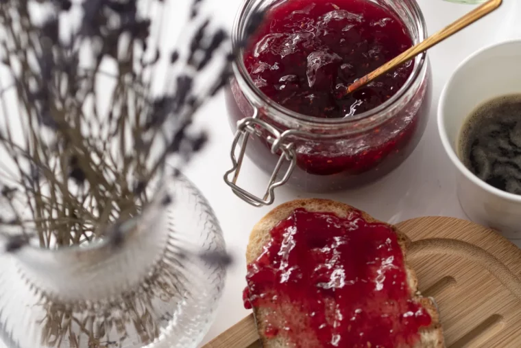 recette de grsn mère pour faire une confiture de framboises simple et sans pectine