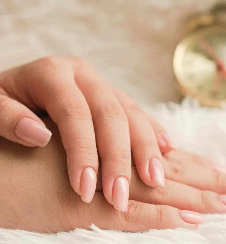 tendances ongles été 2023 naturelles couleur nude