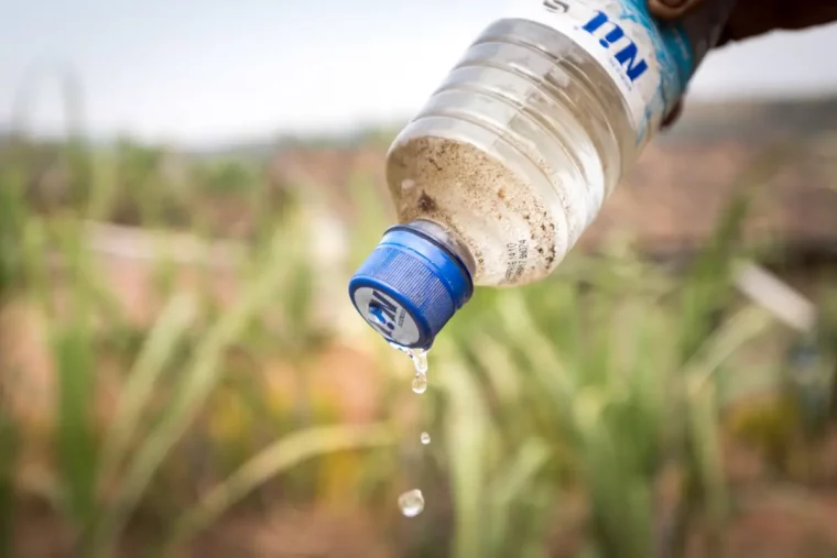 comment faire un goutte a goutte avec une bouteille d'eau