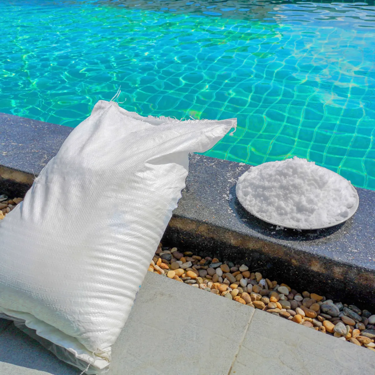 astuce pour garder l'eau de la piscine propre sac de sel