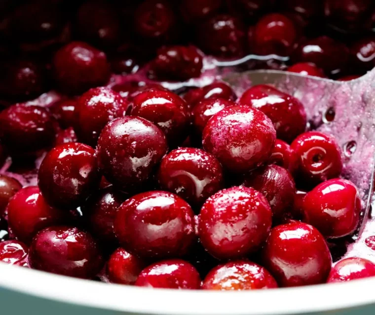 cerise au sriop recette maison avec des cerises et sucre