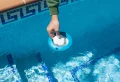 Combien de temps peut-on laisser une piscine sans filtration : guide complet