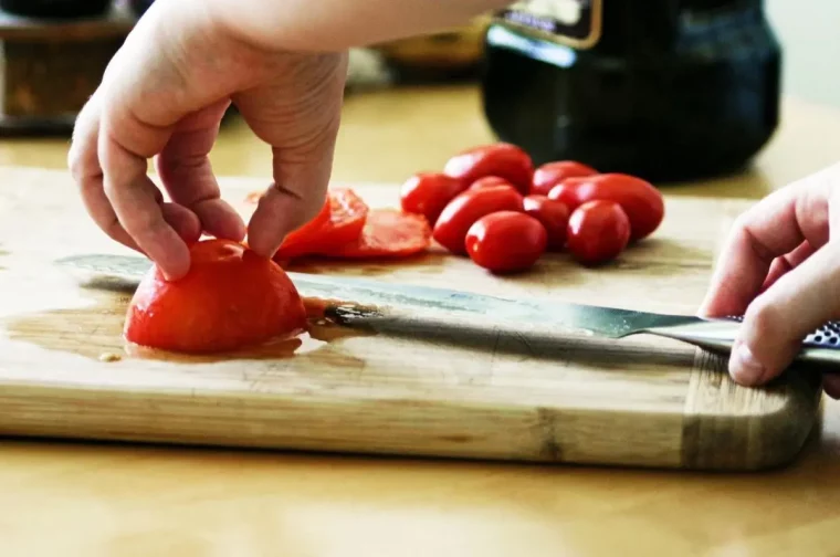 comment couper les tomates pour un coulis de tomates