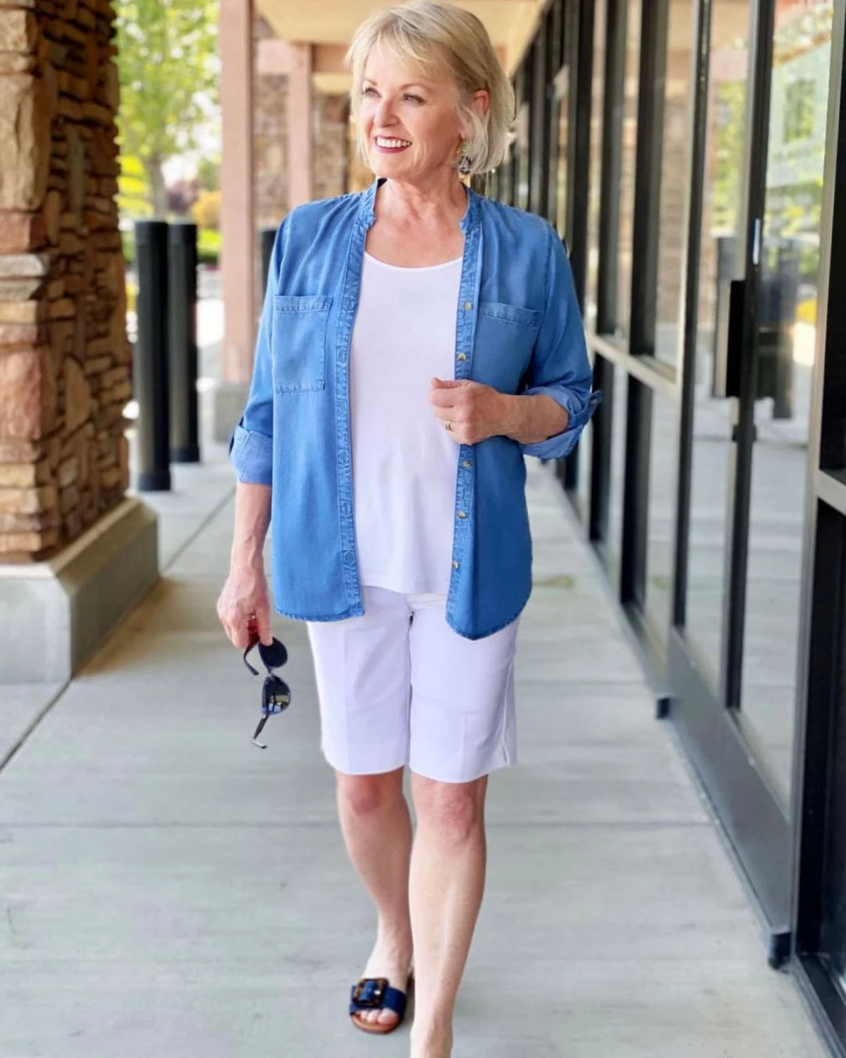 comment porter un bermuda blanc mode femme 60 ans