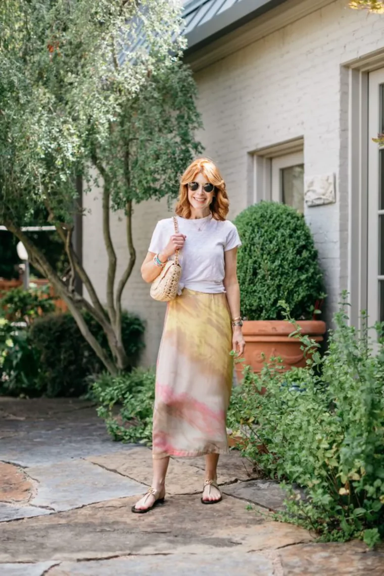 composer un look été chic pour femme de 60 ans avec des accessoires chic