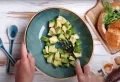 Sandwichs d’été au saumon fumé et avocat : la recette qui vous accompagnera partout cet été !
