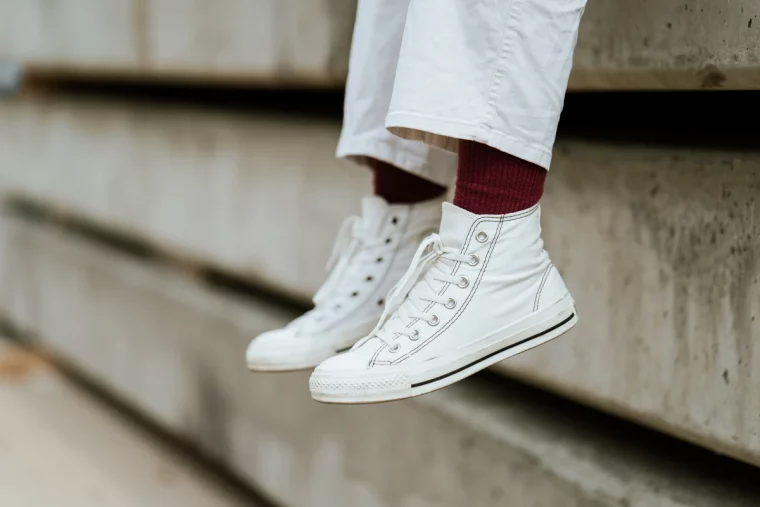 des chaussures blanches homme