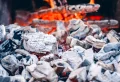 Comment recycler les cendres de barbecue : gestes quotidiens pour un barbecue éco-responsable