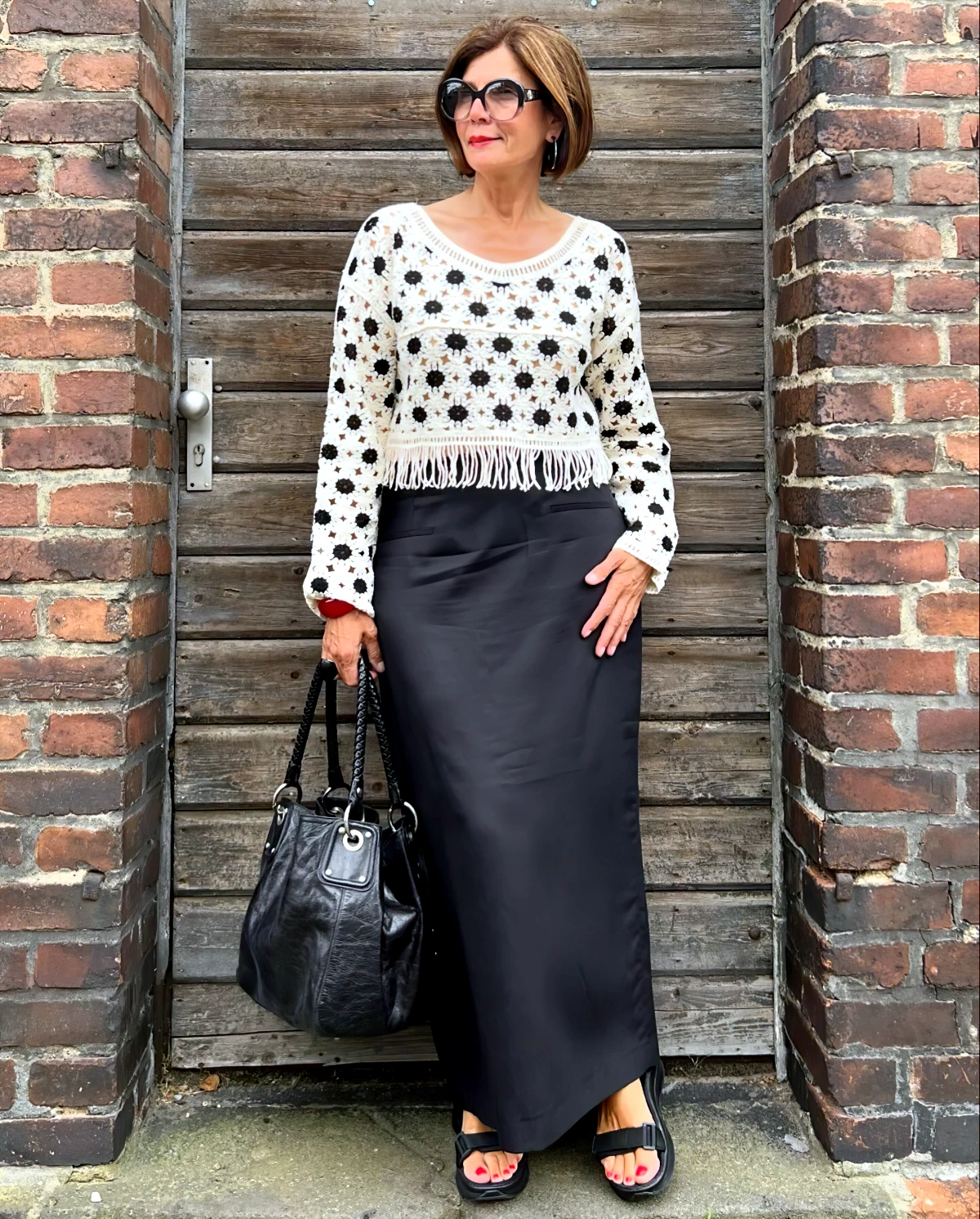 mode boheme chic pour femme de plus de 50 ans top brode jupe noire longue