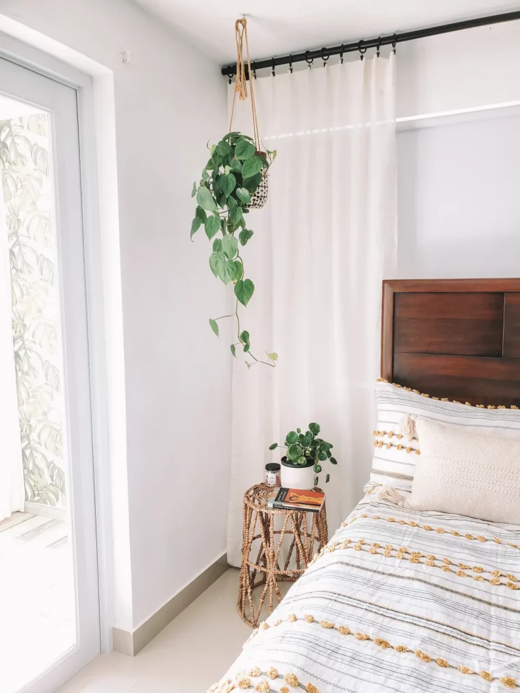 plante suspendu accents déco chambre bohème chic tete de lit bois