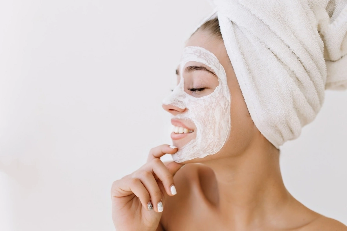serviette bain blanche astuce naturelle pour rajeunir le visage femme masque maison