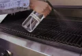 Comment nettoyer un barbecue très encrassé ? Tuto ultra simple pour lui redonner l’éclat !