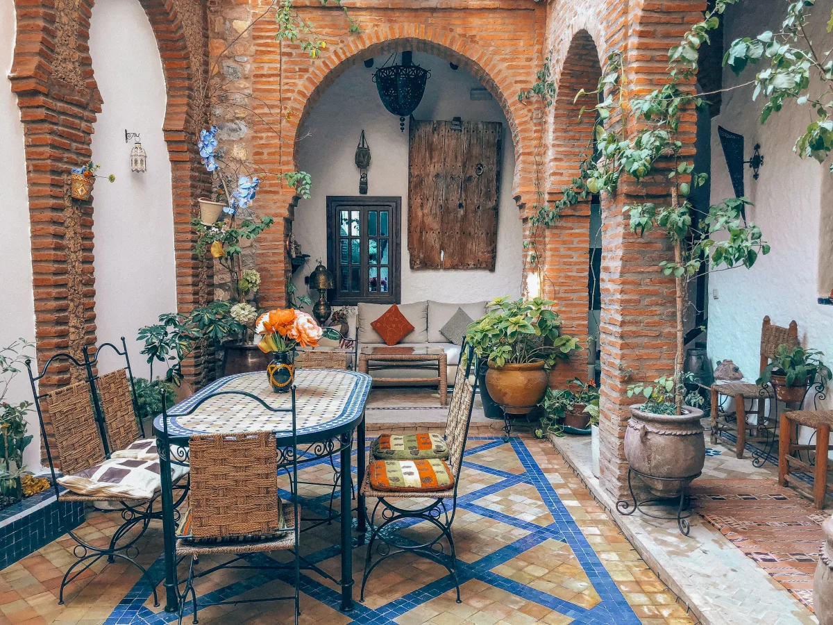 terrasses mediterraneenes patio elements deco marocaine pavés