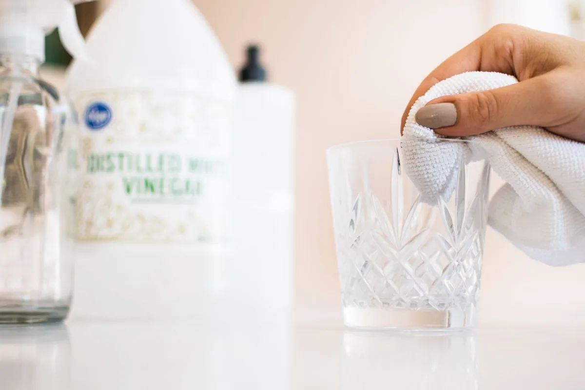 traces blanches lave vaisselle comment nettoyer la patine sur les verres