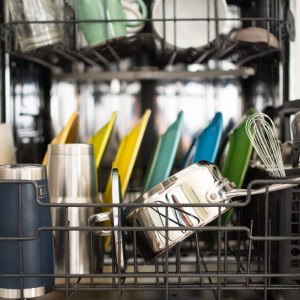 Les 6 choses à ne pas mettre au lave-vaisselle selon les experts !