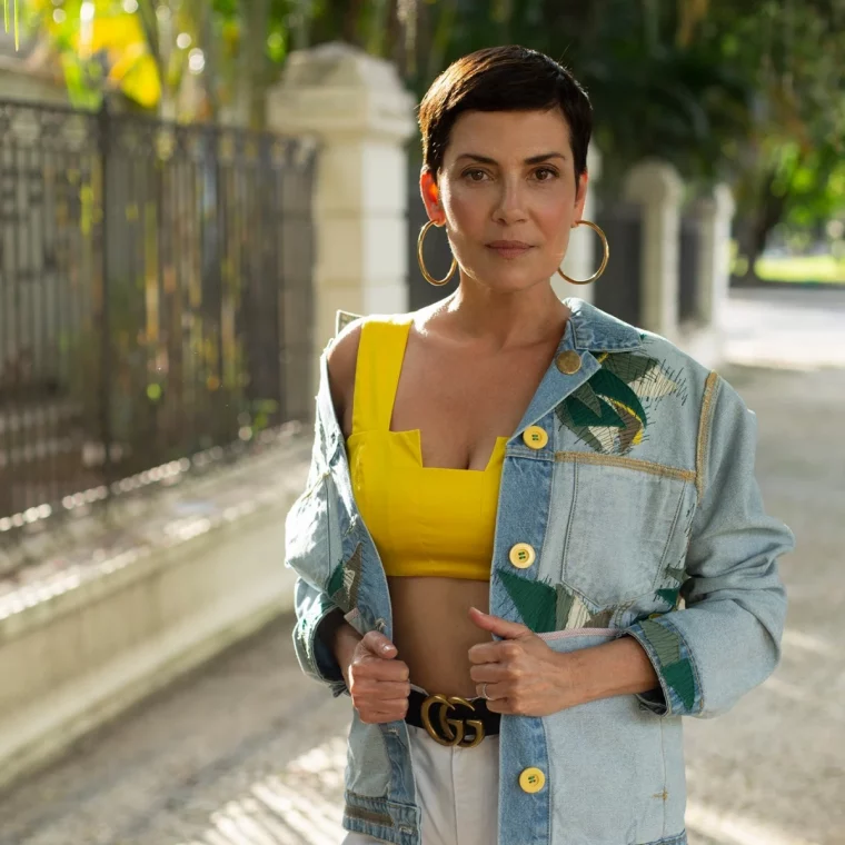 astuces cristina cordula pour etre elegante veste en jean top jaune