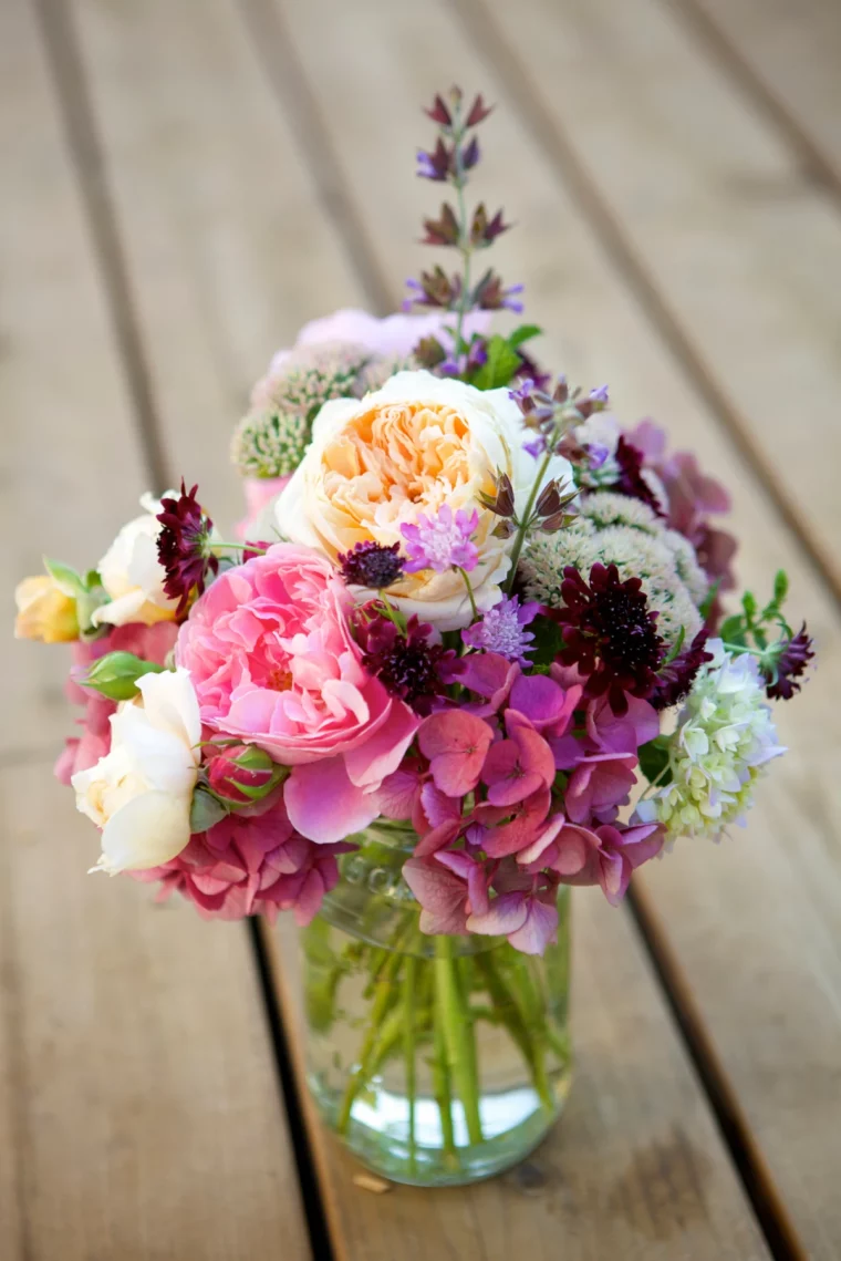 comment bien arranger des fleurs comme un pro vase fleurs couleurs