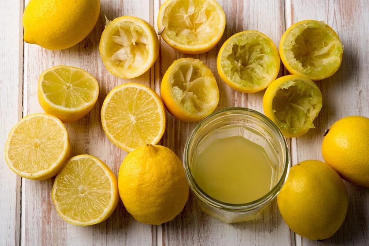 comment nettoyer une eponge de cuisine avec des citrons