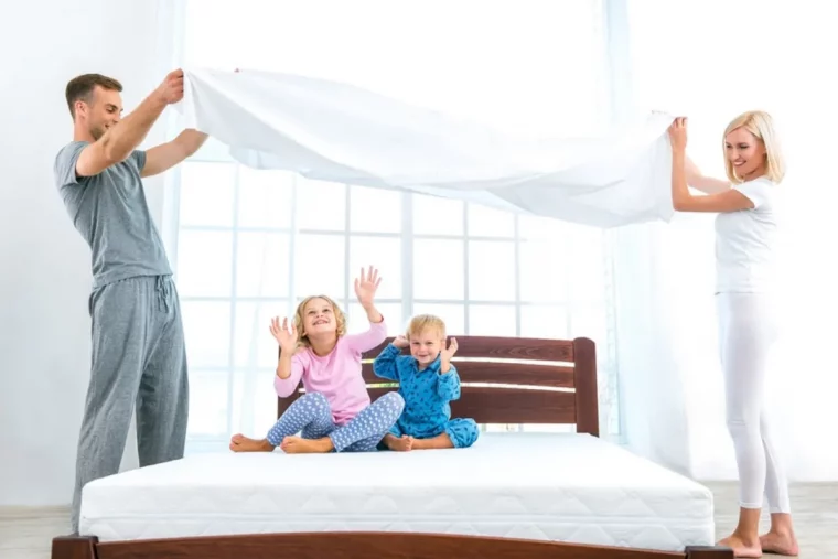 dans quel ordre faire le ménage couple lesdraps en main dessus enfants